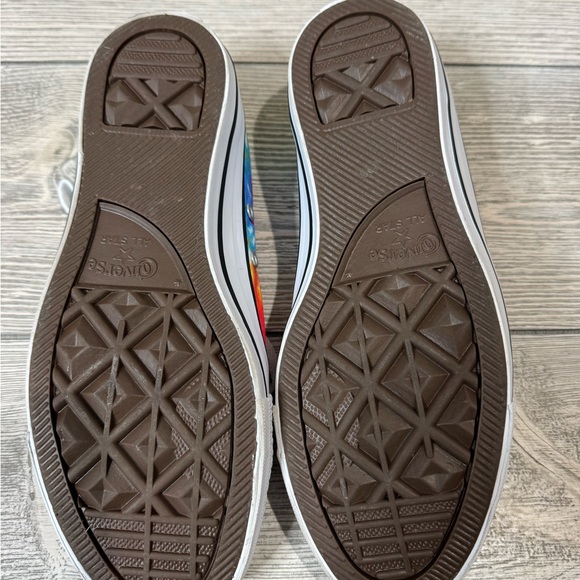 Converse Chuck Taylor All Tie Dye Low Top Sneaker. Men’s size 7, Women’s size 9 - Picture 4 of 6